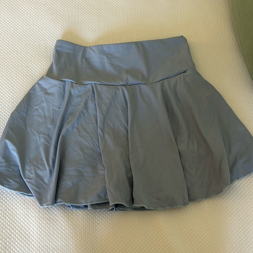 HALARA tennis skirt in light blue